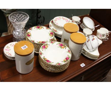 Various Royal Albert Old Country Roses plates and dishes, floral tea ware, Worcester & Evesham patterned china etc.