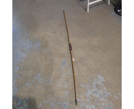 Slazenger 15lbs bow and arrow. UK P&amp;P Group 2 (£20+VAT for the first lot and £4+VAT for subsequent lots) 
