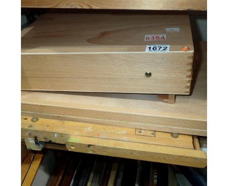 Mixed easels including a box easel. Not available for in-house P&amp;P 