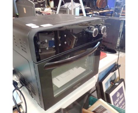 Tiastar air fryer oven model FM9016 complete, working. All electrical items in this lot have been PAT tested for safety and h