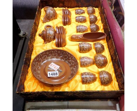 Boxed Chinese tea set, appears unused. UK P&amp;P Group 3 (£30+VAT for the first lot and £8+VAT for subsequent lots)