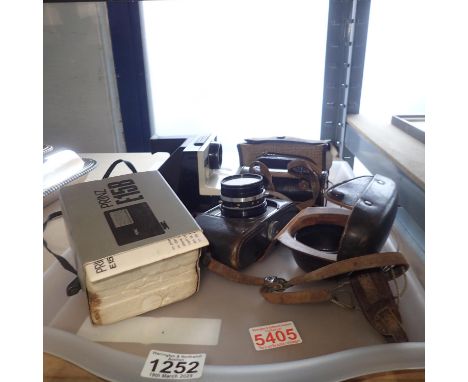Tray of mixed vintage cameras and accessories to include Polaroid. Not available for in-house P&amp;P 