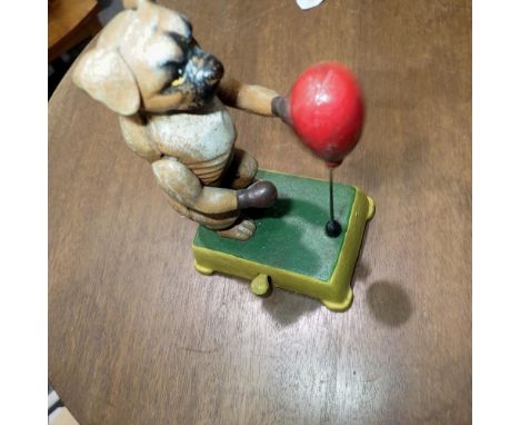 Cast iron automaton boxing dog figurine, H: 20 cm. P&amp;P Group 1 (£14+VAT for the first lot and £1+VAT for subsequent lots)