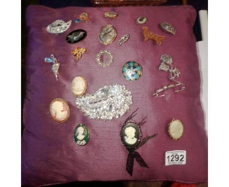 Cushion populated with mixed brooches. UK P&amp;P Group 2 (£20+VAT for the first lot and £4+VAT for subsequent lots) 