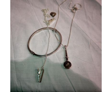 Mixed silver jewellery including pendant necklaces and a bangle. UK P&amp;P Group 1 (£16+VAT for the first lot and £2+VAT for