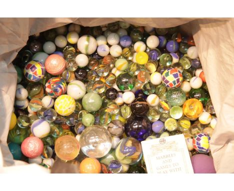 Box of mixed vintage glass marbles. P&amp;P Group 3 (£25+VAT for the first lot and £5+VAT for subsequent lots) 
