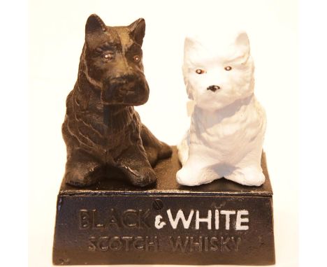 Cast iron Black &amp; White Scotch Whisky Terrier dogs on base figurine, H: 15 cm. P&amp;P Group 2 (£18+VAT for the first lot