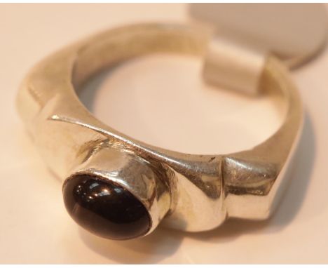 Vintage silver oval onyx ring, size P. P&amp;P Group 1 (£14+VAT for the first lot and £1+VAT for subsequent lots) 