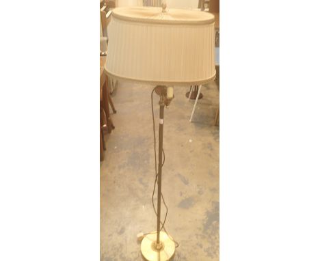 Vintage double sconce brass standard light. This lot is not available for in-house P&amp;P