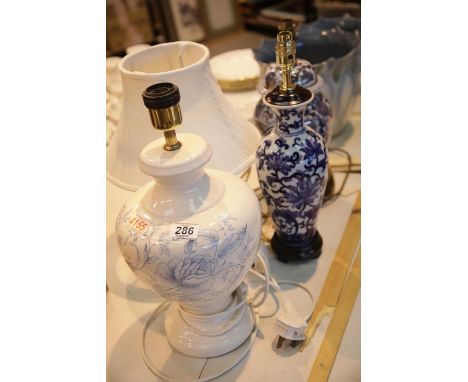 Four Oriental style blue and white ceramic table lamps. This lot is not available for in-house P&P.Condition Report: All elec