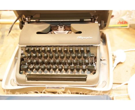 Cased Olympia typewriter. P&amp;P Group 3 (£25+VAT for the first lot and £5+VAT for subsequent lots) 