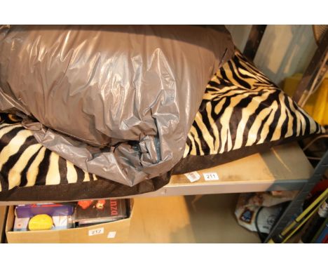 Two new plush Tiger print medium sized dog beds. This lot is not available for in-house P&amp;P. 