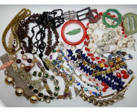 A collection of vintage costume jewellery to include, a glass flower necklace, retro items and buckles etc Condition Report: 