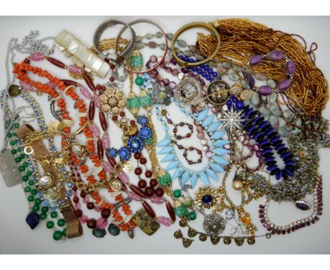 A collection of vintage costume jewellery to include, shell beads, good glass beads, and necklaces Condition Report: Not avai