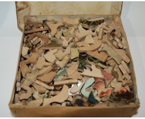 A tray lot including two vintage jigsaws etc Condition Report:One is in the original box which is full and there are too many