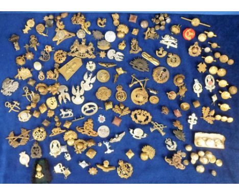 Militaria, 150+ cap badges, buttons, sweetheart brooches etc. dating from the late 19th to the 20thC, assorted regiments, mos