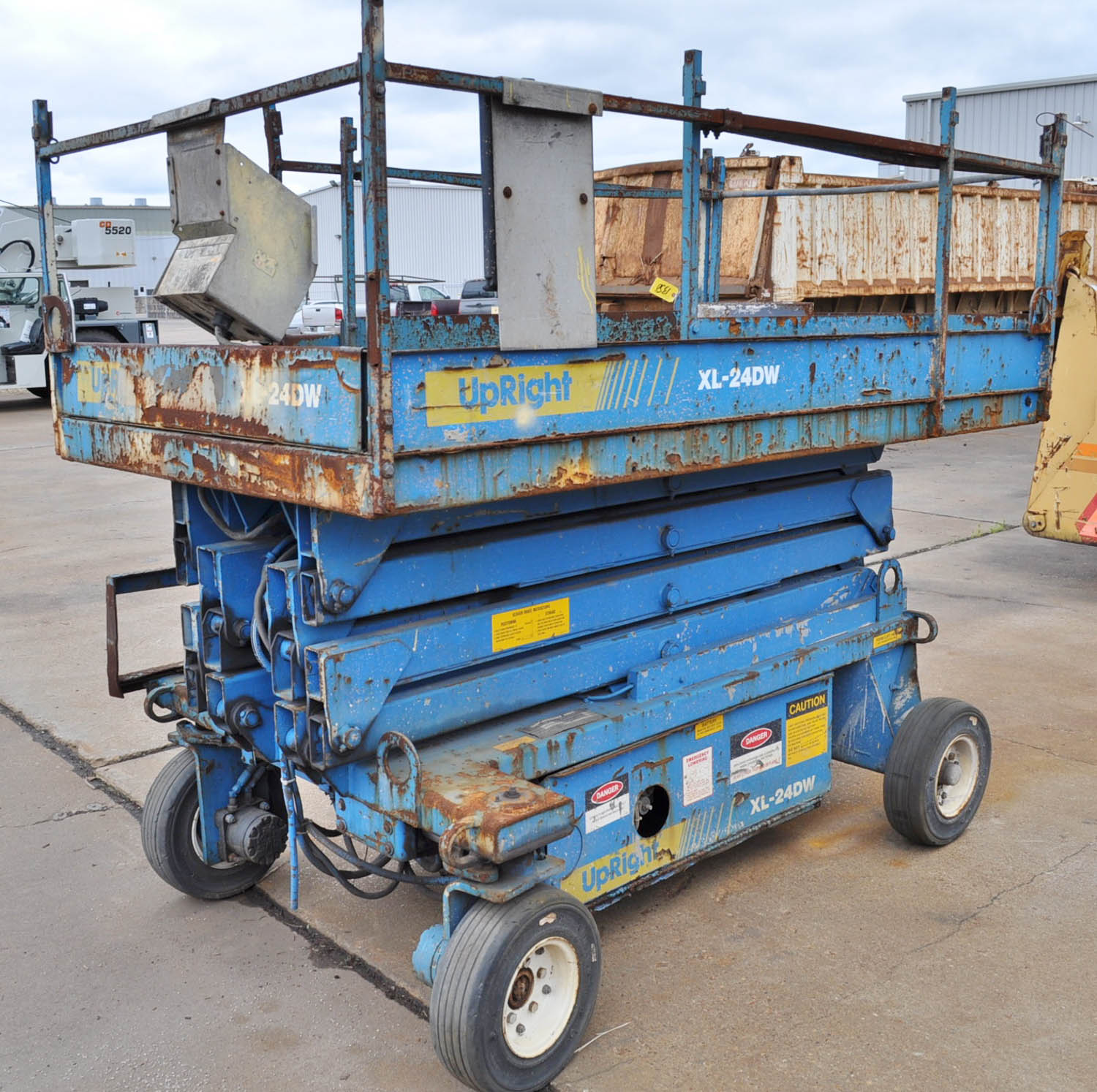 UPRIGHT XL24DW MDL. 63700003 ELECTRIC MANLIFT, WITH 24' MAX HEIGHT, S