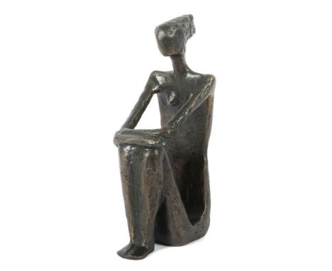 Seddig, IngridVietkow 1926 - 2008 Leutenbach-Nellmersbach, Bildhauerin. "Sitzende", Bronze patiniert, vollplastische, stilisi