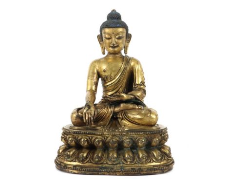 Buddha Shakyamuni19. Jh. oder früher, sinotibetisch, Bronze vergoldet, auf doppeltem Lotusthron sitzend, geschlossener Boden 