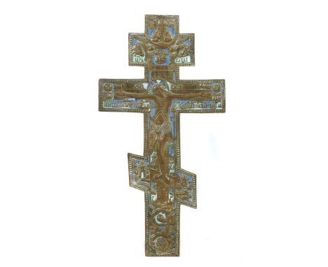 SegenskreuzRussland, 19. Jh., Bronze reliefiert, part. emalliert, Darstellung Christi am Kreuz über dem Schädel Adams, im Fel