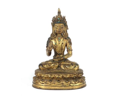 Bodhisattva VajradharaTibet, 17./18. Jh., Bronze vergoldet, mit türkisen Farbsteinen besetzt, auf Lotussockel sitzend, mit Bo