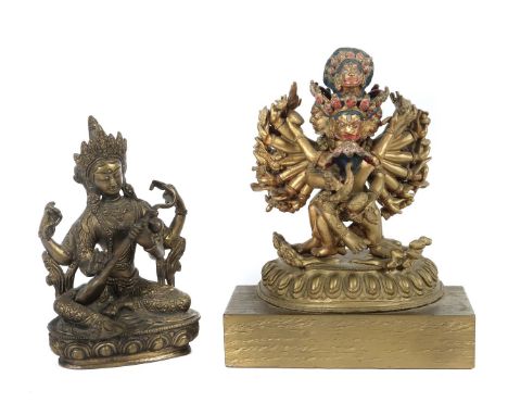 Vajrabhairava Yamantaka und sitzende TaraIndien, 2. Hälfte 20. Jh., Bronze, part. polychrom und goldfarben bemalt, Yamantanka
