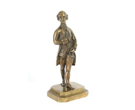 Bildhauer des 19. Jh"Eleganter Kavalier", Bronze, vollplastische Figur eines jungen Mannes in eleganter Rokoko Kleidung, auf 