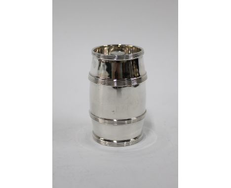 Silver pepper grinder of barrel form, London 1970, 7cm high 