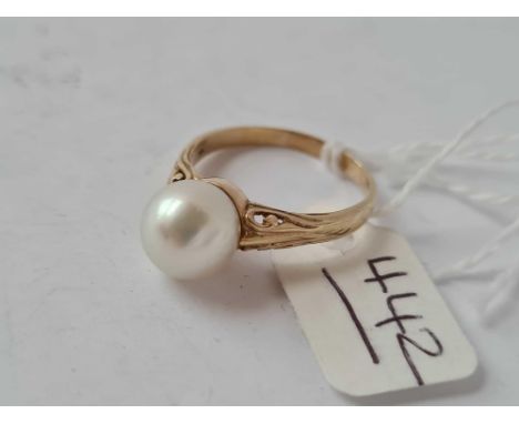A large pearl ring 9ct size P1/2 - 3.4 gms 