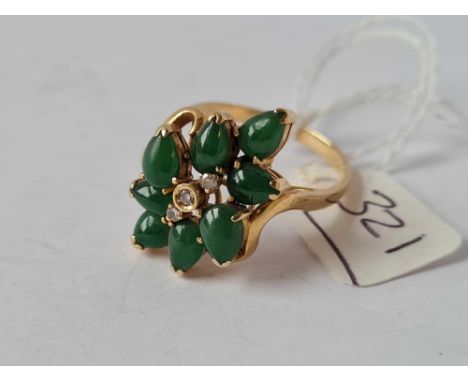 A CONTEMPORARY JADE RING 18CT GOLD SIZE U1/2 - 5.7 GMS 