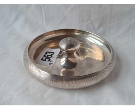 A circular ashtray with engine turned decoration - 4" diameter - Sheffield 1941 by M&amp;W - 105 g.