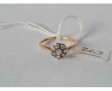 A Edwardian diamond cluster ring 18ct gold size R - 2.2 gms 