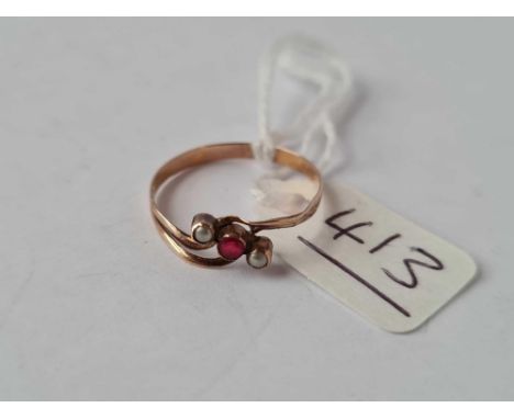 A pearl and garnet ring 8ct size o 