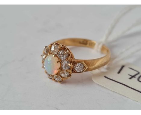 A GOOD ANTIQUE DIAMOND AND OPAL CLUSTER RING 18CT GOLD SIZE O - 3.5 GMS 