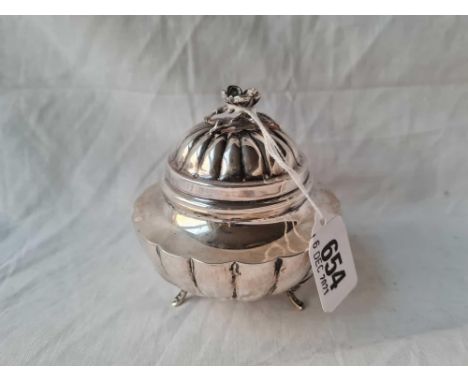 A circular fluted 800 standard tea caddy with a pull off cover, flower finial - 3.5" diameter - 104 g.
