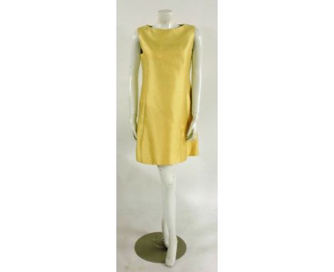 A Severn Setters pale yellow silk dupion suit, 1960s, comprising jacket and skirt with plaque and button front (2)