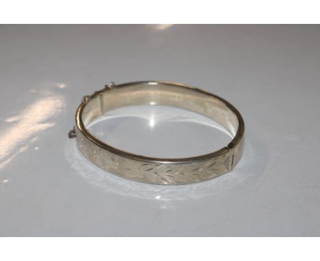 A 1973 Joseph Smith Birmingham Sterling silver bangle, approx. 15gms 