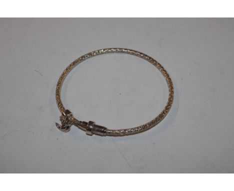 A GGC Sterling silver full bangle, approx. 9gms 
