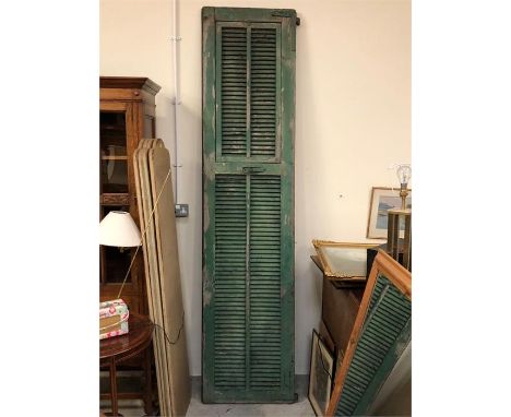 A single green Vintage louvre door