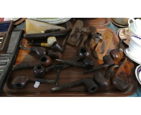 A Collection of Approximately Eighteen Briar and Other Vintage Pipes and Stand 