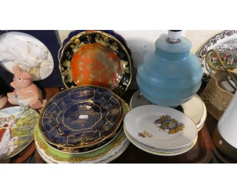 A Tray of Various Decorated Cabinet Plates and a Table Lamp 