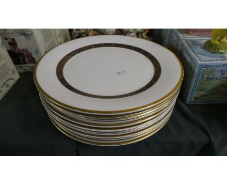 A Collection of Twelve Royal Doulton Harlow Pattern Dinner Plates, Some Rubbing to Gilt Borders 