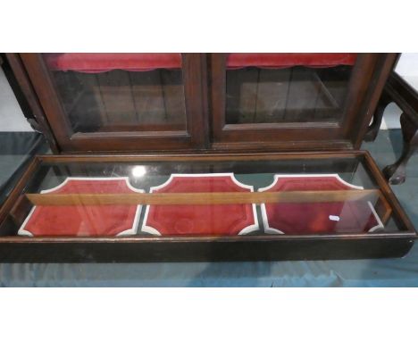 A 20th Century Wall Hanging Panel Shelf Display, 106cm Long 