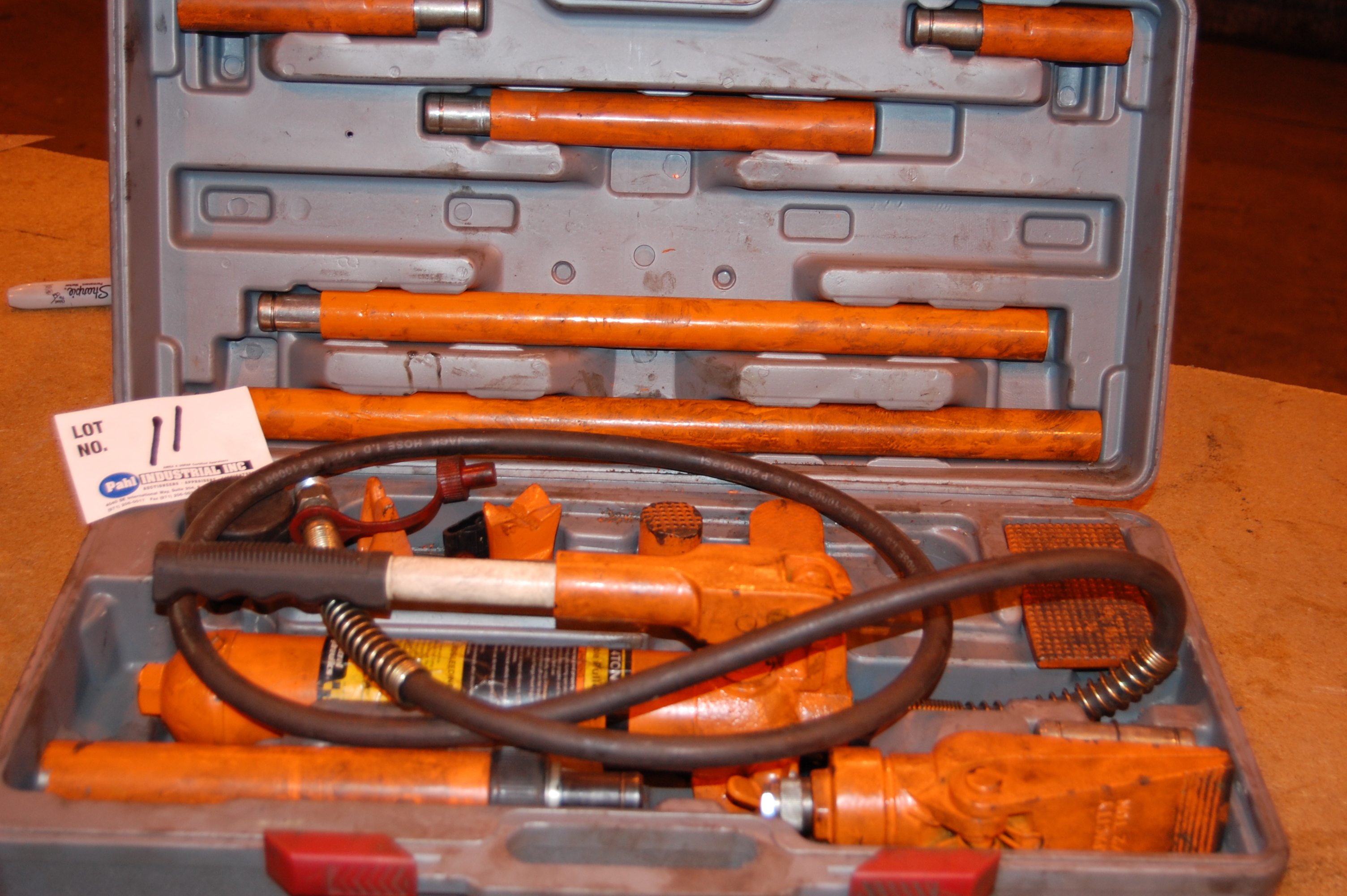 Central Hydraulic 4 ton Portable Puller Kit