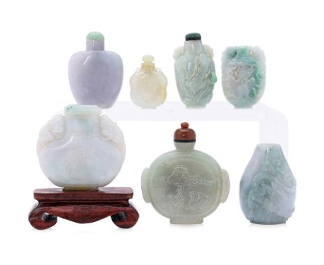 A GROUP OF 7 JADE SNUFF BOTTLES
Chinese, of various types including dragon and lotus decorated, an example with rats to shoul