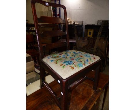 A GEORGIAN MAHOGANY SIDE CHAIR OF UNUSUAL LADDER BACK FORM.