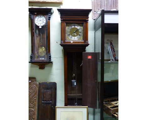 AN 18th.C.OAK CASED 30 HOUR LONG CASE CLOCK WITH BRASS DIAL SIGNED RICH.WEBB, HOOK NORTON. 9.5" SILVERED CHAPTER RING AND DAT