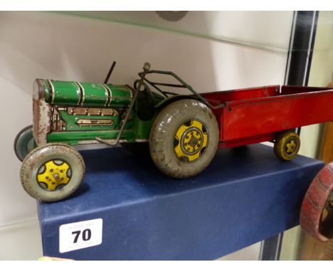 AN ENGLISH TINPLATE TOY TRACTOR AND TRAILER MARKED MADE IN GT.BRITAIN.