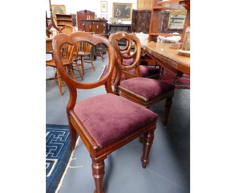 A SET OF SEVEN CARVED MAHOGANY VICTORIAN DINING CHAIRS WITH RING TURNED TAPERED LEGS.