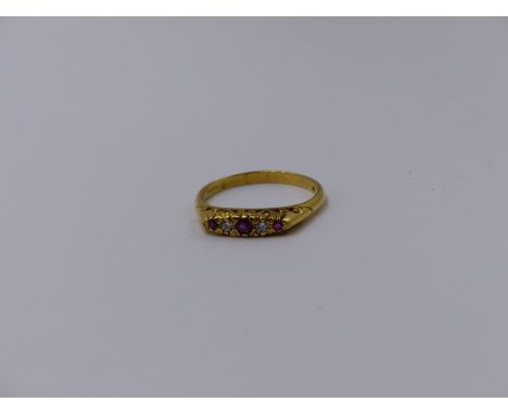 AN 18ct YELLOW GOLD RUBY AND DIAMOND CARVED HALF HOOP FIVE STONE RING. FINGER SIZE S. APPROX WEIGHT 3.6grms.    